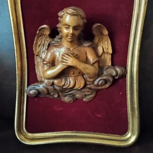 scultura angelo con ali in legno in cornice foglia oro