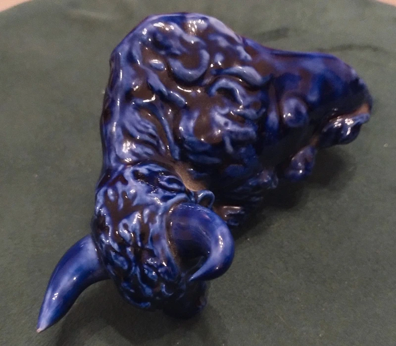 bisonte toro in porcellana blu bisonte toro in porcellana blu