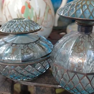 coppia bottiglia vetro azzurro decoro argento