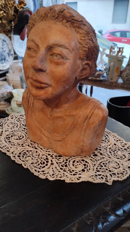 busto donna in terracotta firmato busto donna in terracotta firmato