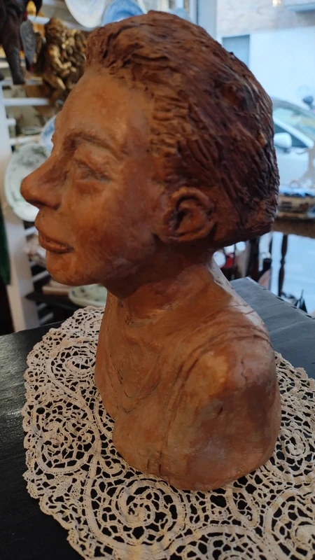 busto donna in terracotta firmato busto donna in terracotta firmato