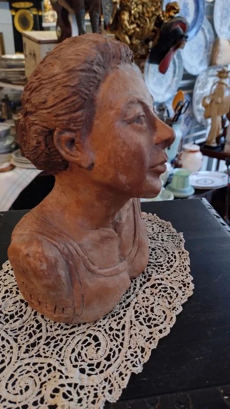 busto donna in terracotta firmato busto donna in terracotta firmato