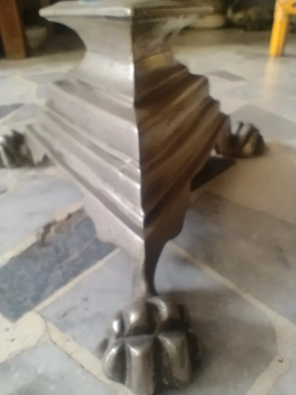 grandi e antichi candelabro porta candele candeliere in metallo grandi e antichi candelabro porta candele candeliere in metallo