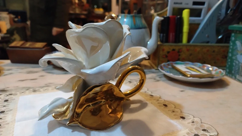 porta candela candelabro fiore rosa porcellana bianco e oro porta candela candelabro fiore rosa porcellana bianco e oro
