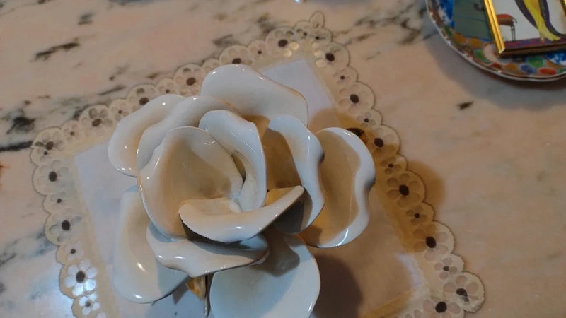 porta candela candelabro fiore rosa porcellana bianco e oro porta candela candelabro fiore rosa porcellana bianco e oro