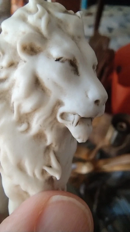 leone lion in porcellana biscuit leone lion in porcellana biscuit