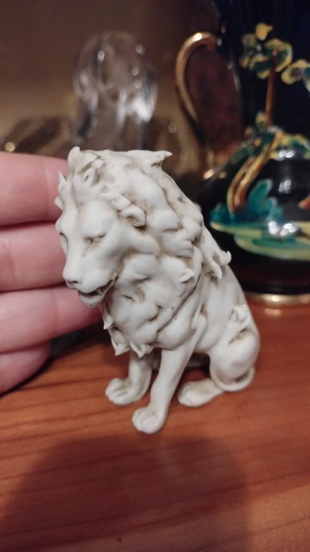 leone lion in porcellana biscuit leone lion in porcellana biscuit