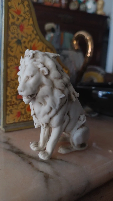 leone lion in porcellana biscuit leone lion in porcellana biscuit