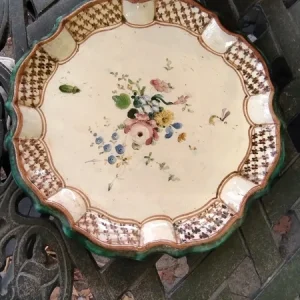 antico piatto maiolica fiori e insetti