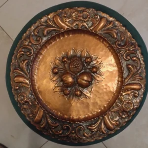 coppia di piatti in rame decoro fiori e frutta