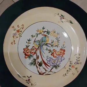 splendido piatto decorato con uccelli colorati e fiori a marchio s.c.richard