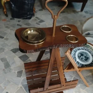 tavolino porta riviste e posacenere in legno vintage