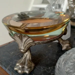 posacenere cristallo ambrato con base bronzo con zampe leone