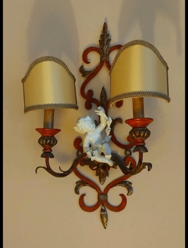 coppia applique ferro battuto con putto ceramica coppia applique ferro battuto con putto ceramica