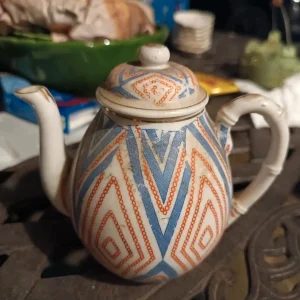 piccola teiera cinese con marchio decoro righe