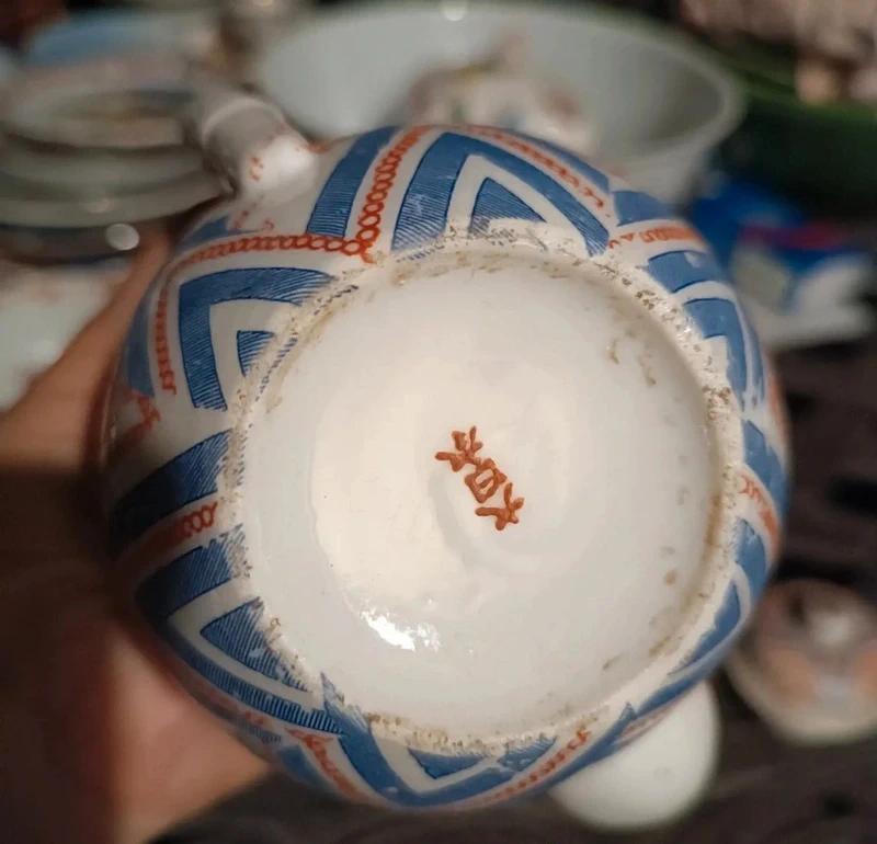 piccola teiera cinese con marchio decoro righe piccola teiera cinese con marchio decoro righe