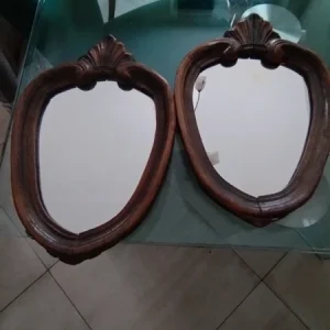 coppia di antichi specchi in legno lavorato
