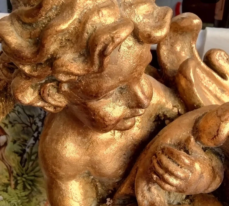 acquasantiera gesso dorata con putti acquasantiera gesso dorata con putti