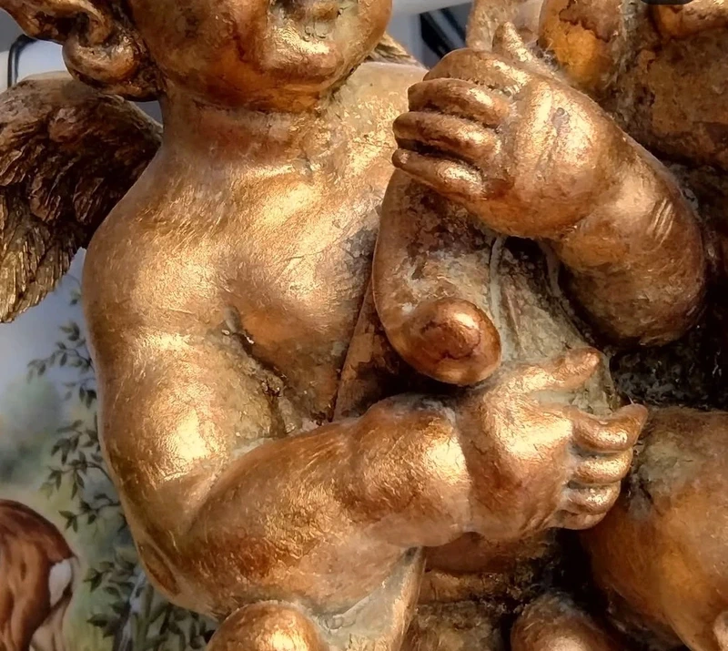 acquasantiera gesso dorata con putti acquasantiera gesso dorata con putti