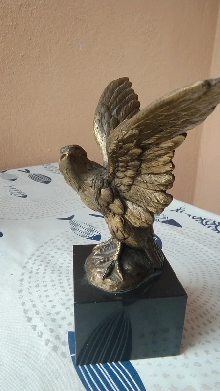 aquila in bronzo su base cubo nero francia aquila in bronzo su base cubo nero francia