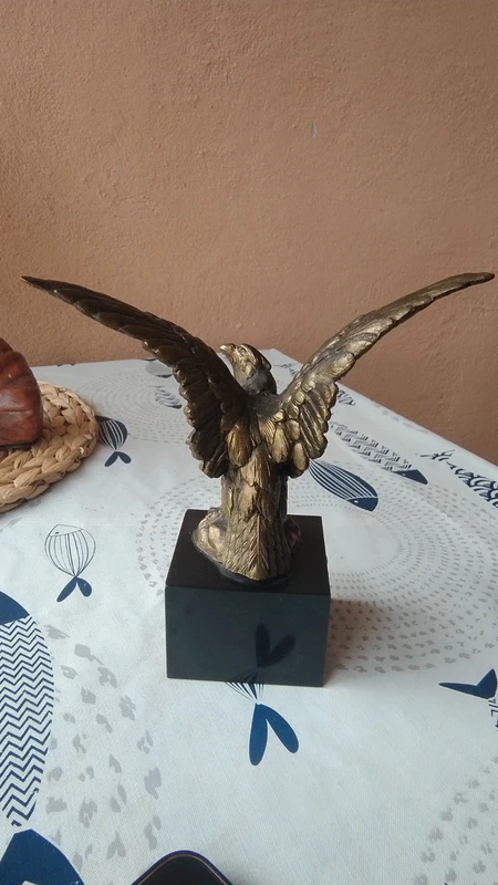 aquila in bronzo su base cubo nero francia aquila in bronzo su base cubo nero francia