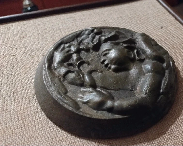scultura angelo putto bronzo inquadrata da appendere scultura angelo putto bronzo inquadrata da appendere