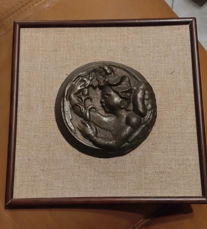 scultura angelo putto bronzo inquadrata da appendere scultura angelo putto bronzo inquadrata da appendere