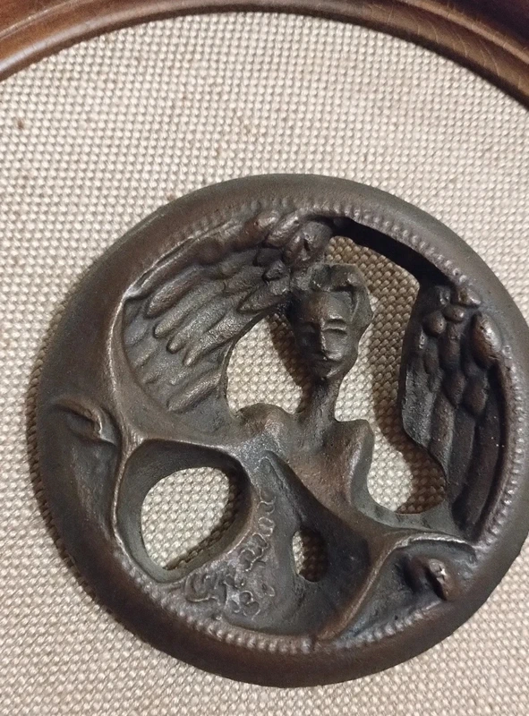scultura angelo putto bronzo inquadrata da appendere scultura angelo putto bronzo inquadrata da appendere