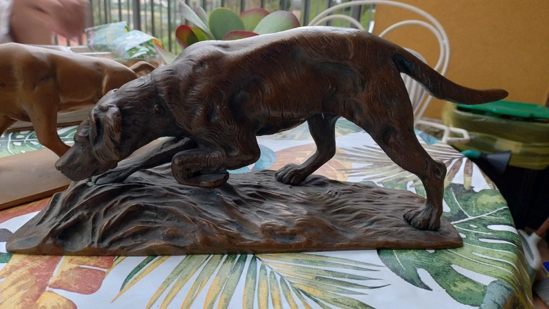 cane dog da caccia in ferma in bronzo cane dog da caccia in ferma in bronzo