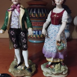 coppia di porcellane policrome capodimonte maschio e femmina