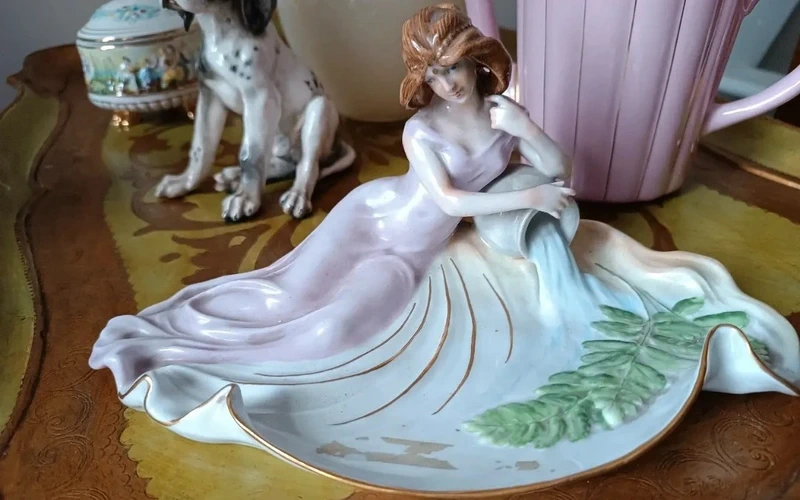 dama donna su corso d'acqua svuota tasche porcellana dama donna su corso d'acqua svuota tasche porcellana