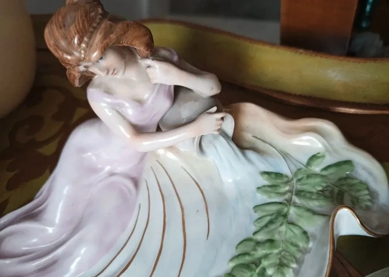 dama donna su corso d'acqua svuota tasche porcellana dama donna su corso d'acqua svuota tasche porcellana