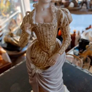 donna damina elegante porcellana capodimonte