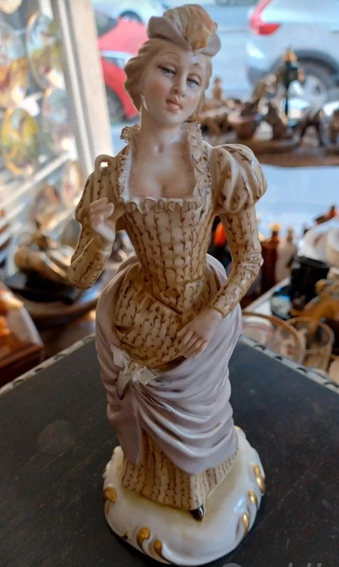 donna damina elegante porcellana capodimonte donna damina elegante porcellana capodimonte