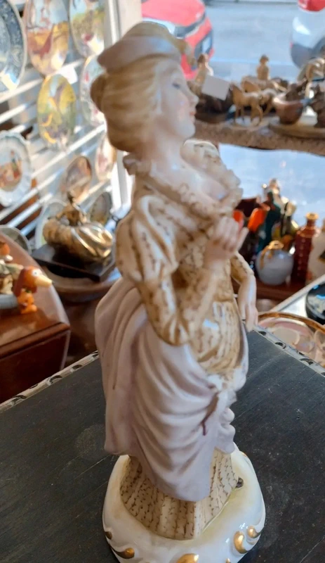 donna damina elegante porcellana capodimonte donna damina elegante porcellana capodimonte