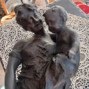 bronzo mamma con bambino