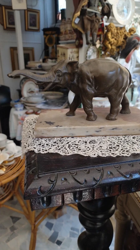 bronzo elefante su base marmo bronzo elefante su base marmo