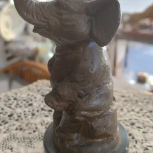 Simpatico elefantino in bronzo