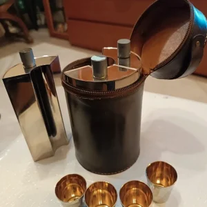 set di tre fiaschette per bere liquori o vino o altro in custodia in pelle