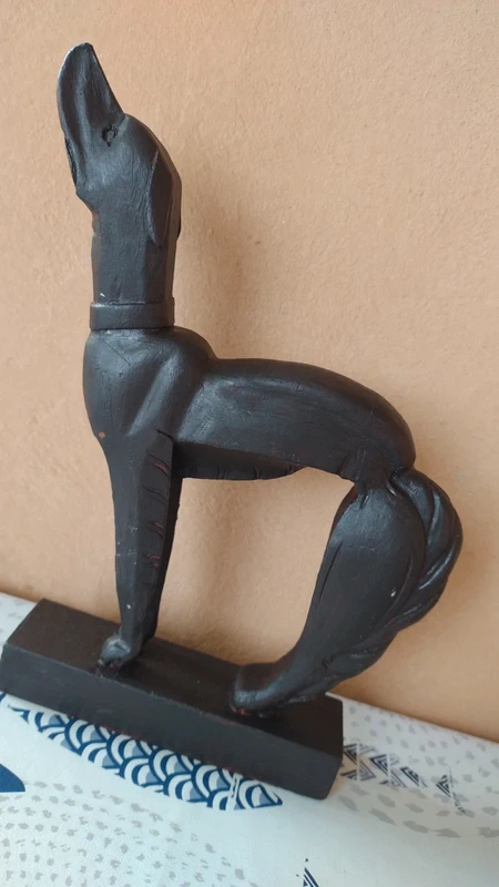 cane levriero in legno stile art decò cane levriero in legno stile art decò