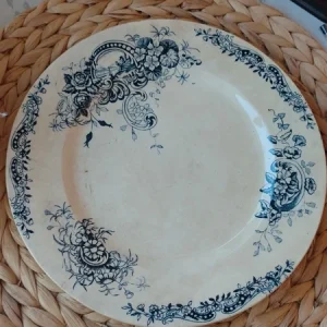 piatto antico in maiolica terre de fer rocaille salins