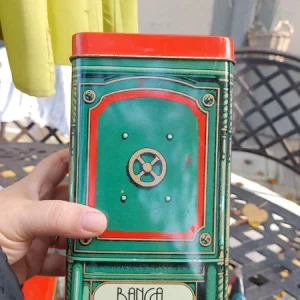 scatola latta salvadanaio banca