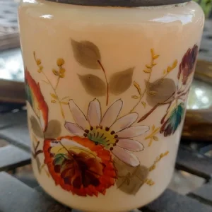 secchiello in vetro opalino dipinto a mano a smaltato con decoro floreale
