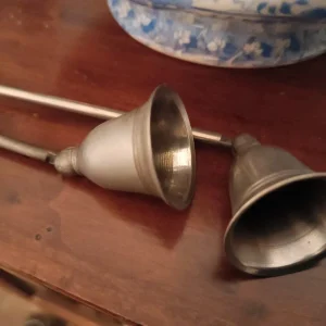 spegni candela in metallo vintage con campana