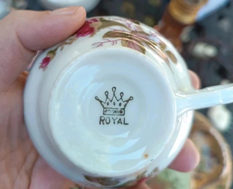 antica tazza caffè royal con decoro bocciolo rosa antica tazza caffè royal con decoro bocciolo rosa