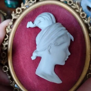 coppia di testa di donna altorilievo in porcellana biscuit
