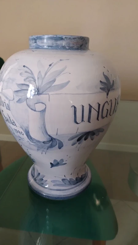 vaso da farmacia albarello bianco azzurro il tornio savona italy vaso da farmacia albarello bianco azzurro il tornio savona italy