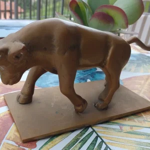 toro in bronzo biondo