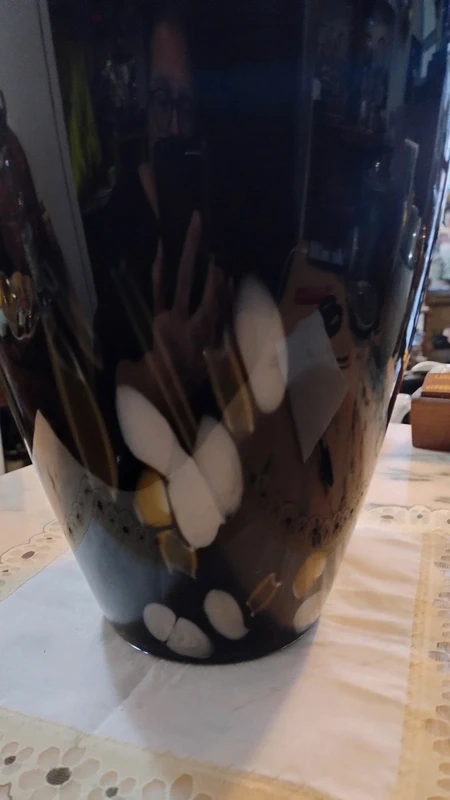 vaso vetro nero murano con macchie bianco e oro vaso vetro nero murano con macchie bianco e oro