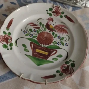 antico piatto da parete francese in maiolica di strasburgo "les islettes"